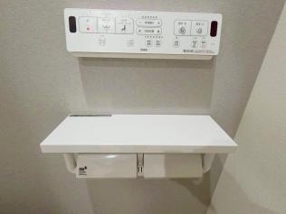温水洗浄便座機能付きトイレ
